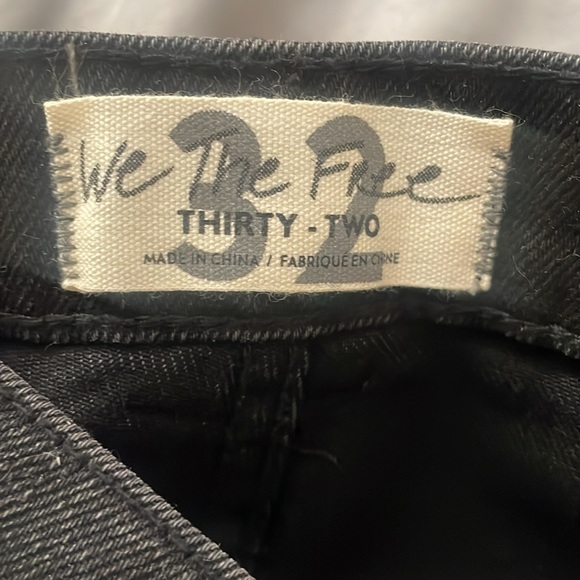 NWT BLACK DENIM FREE PEOPLE DISTRESSED JEAN SHORTS! - Picture 9 of 11